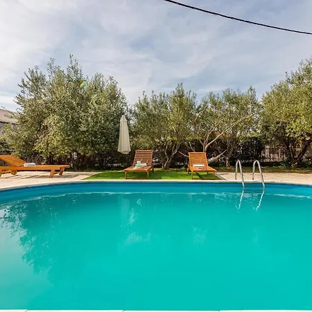 Kiara With Pool Apartament