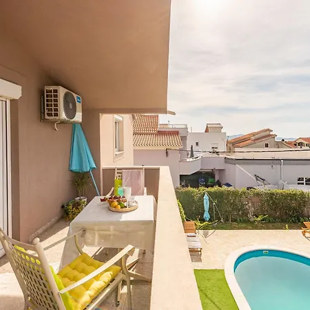 Kiara With Pool Apartman *