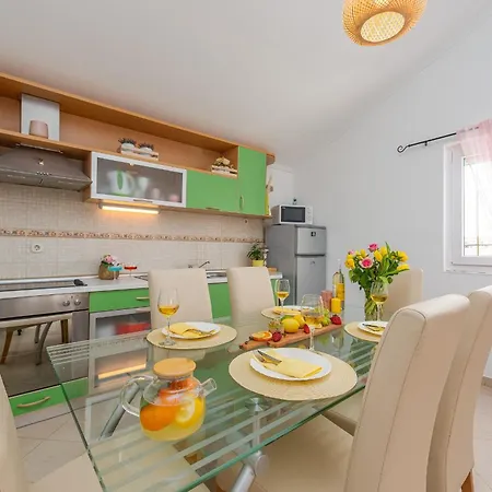 Apartament Kiara With Pool