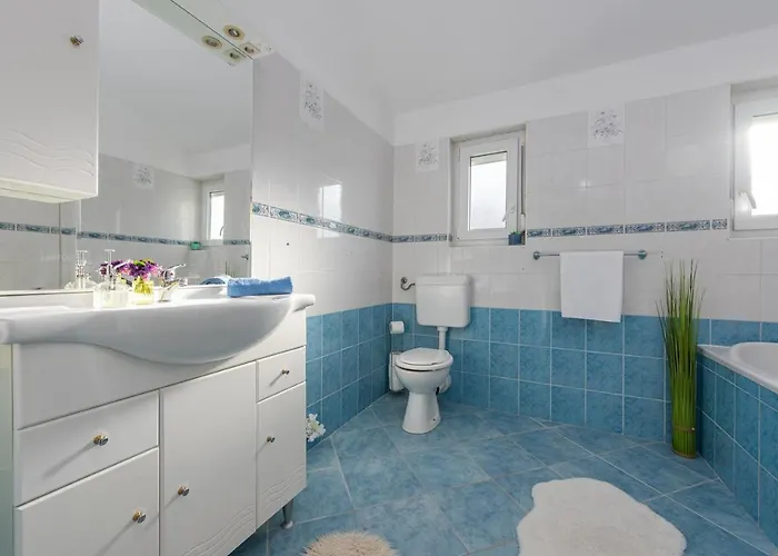 Kiara With Pool דירה *