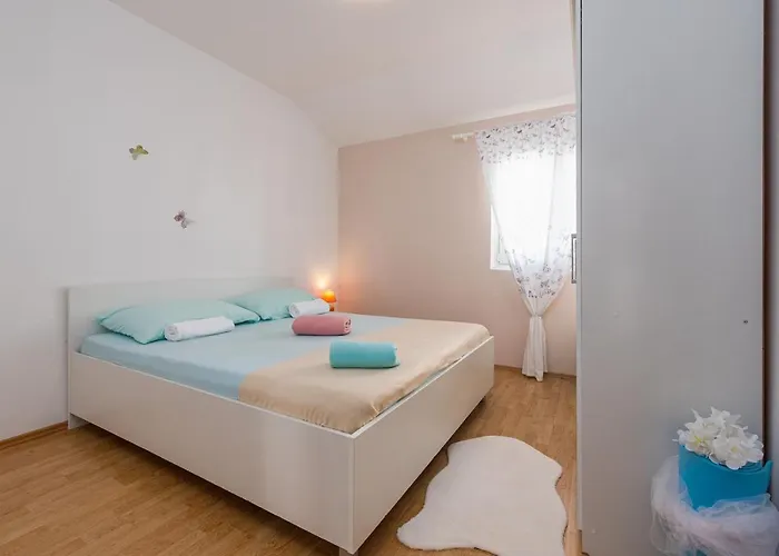 Kiara With Pool * זאדאר