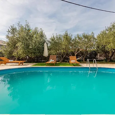 Kiara With Pool Apartment