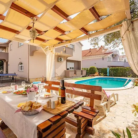 Kiara With Pool Zadar